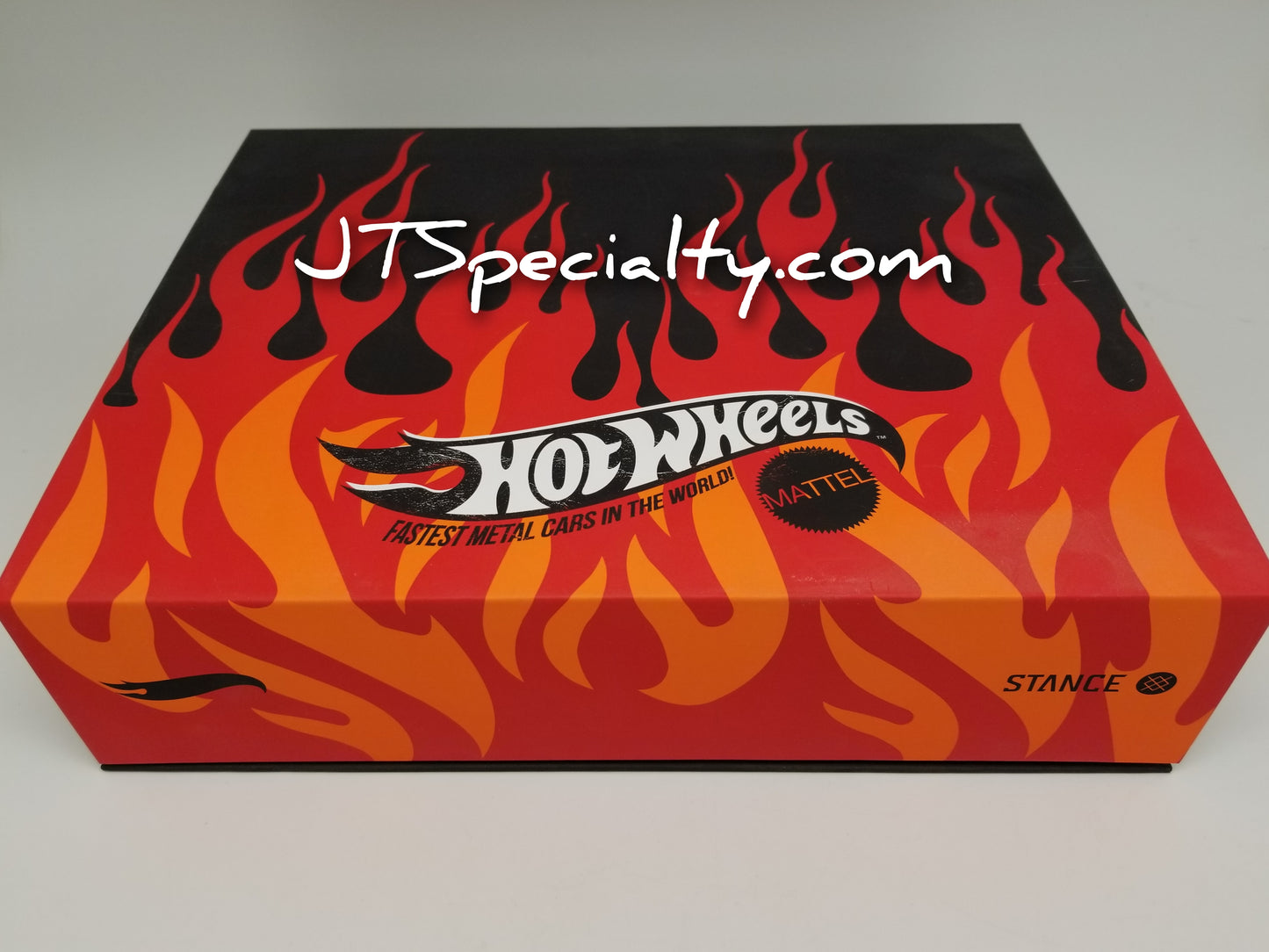 Hot Wheels STANCE Box Set - Van & 2 Pairs of Socks