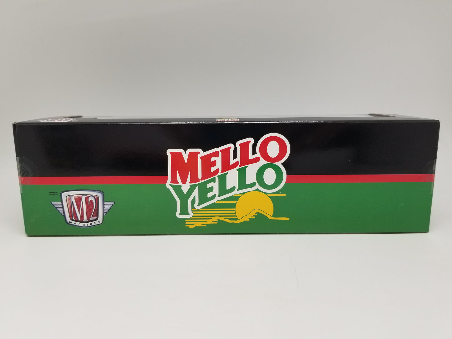 M2 1967 Dodge A100 Panel Van & 1971 Plymouth HEMI Cuda - Mello Yello Auto Hauler