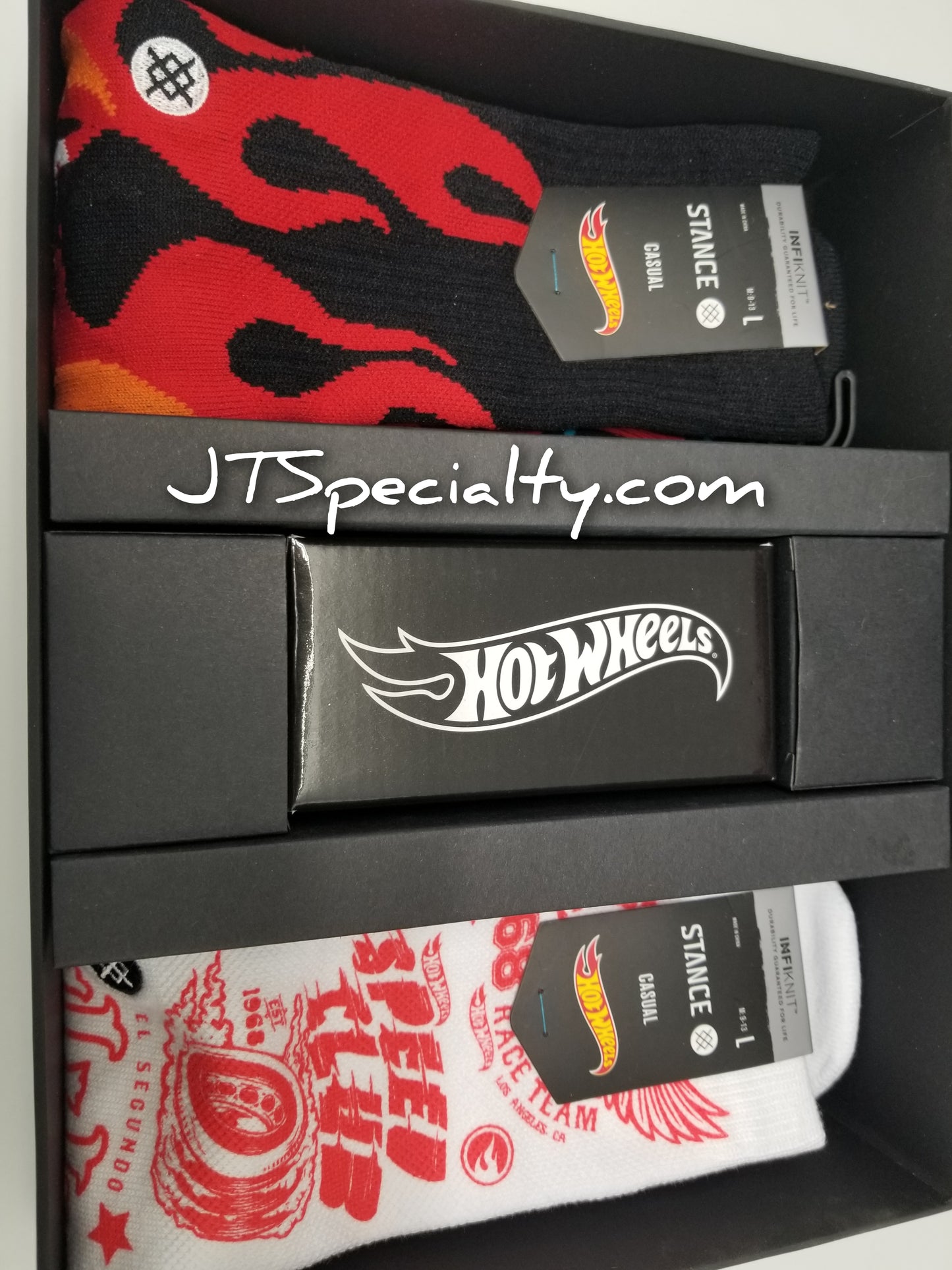 Hot Wheels STANCE Box Set - Van & 2 Pairs of Socks