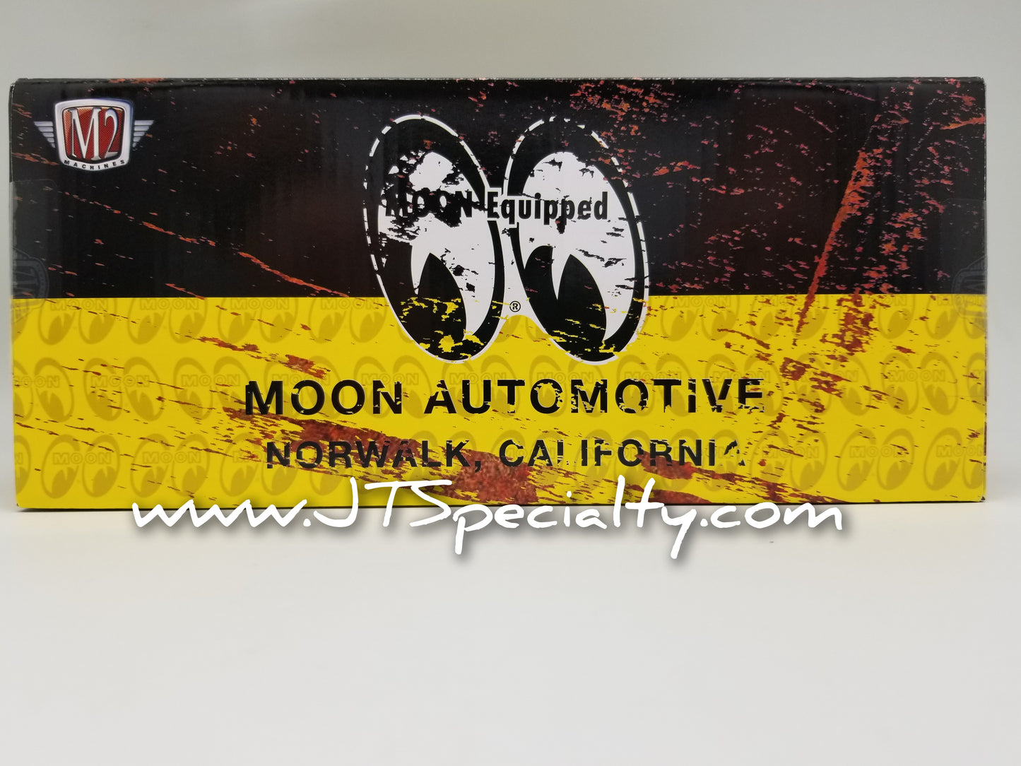 M2 CHASE 1:24 Scale - 1976 GMC Sierra Grande 15 - Mooneyes