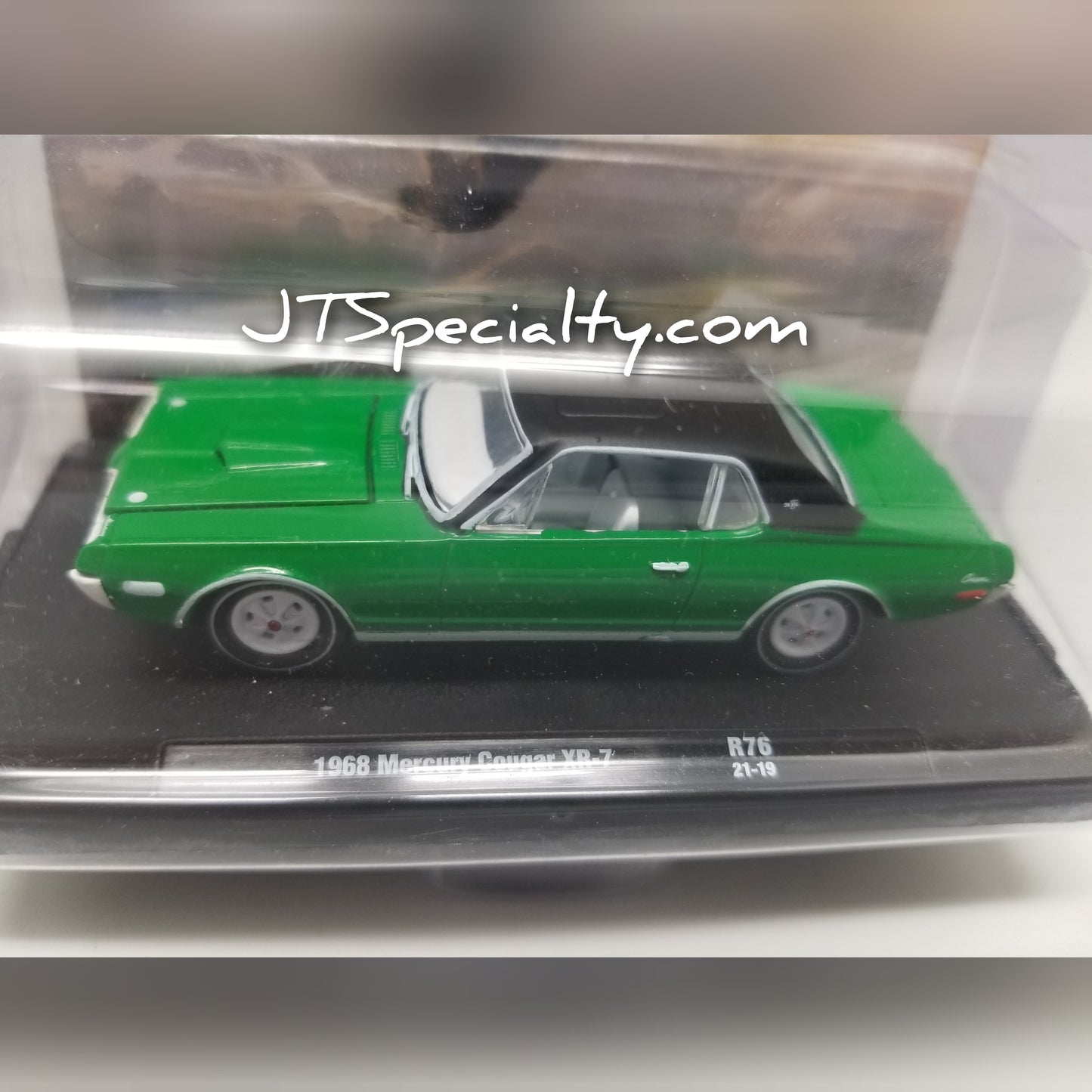 M2 CHASE 1968 Mercury Cougar XR-7