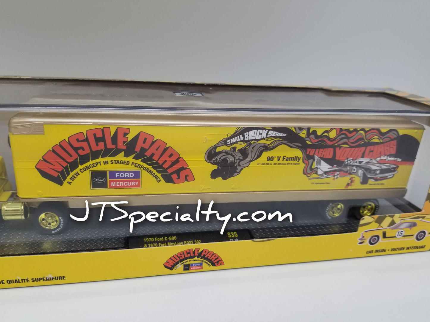M2 CHASE 1970 Ford C-800 & 1970 Mustang BOSS 302 - Auto Hauler