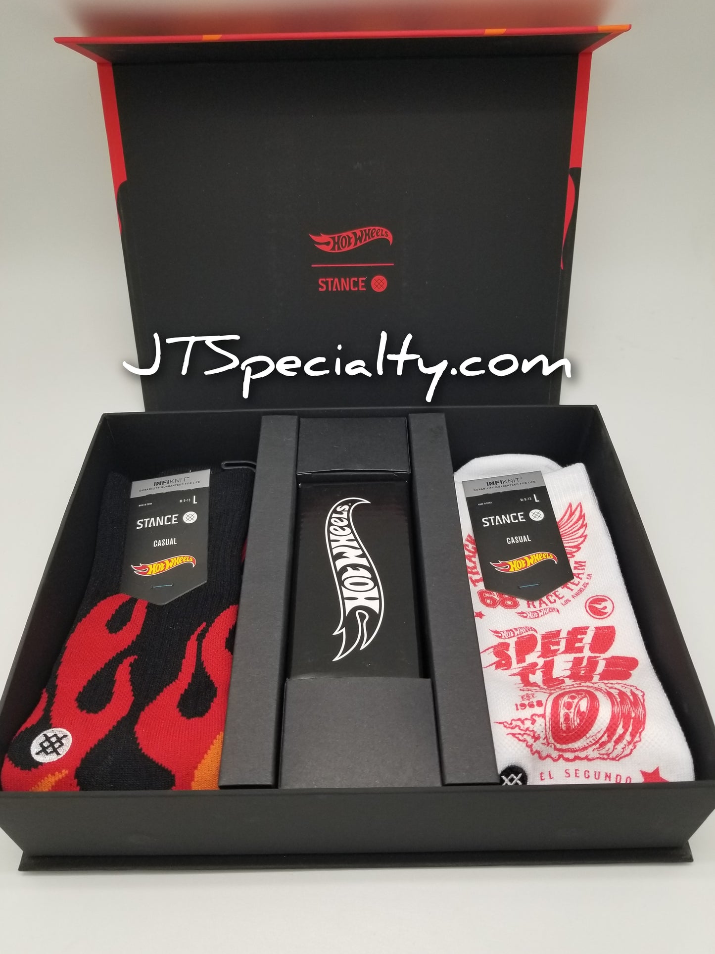 Hot Wheels STANCE Box Set - Van & 2 Pairs of Socks