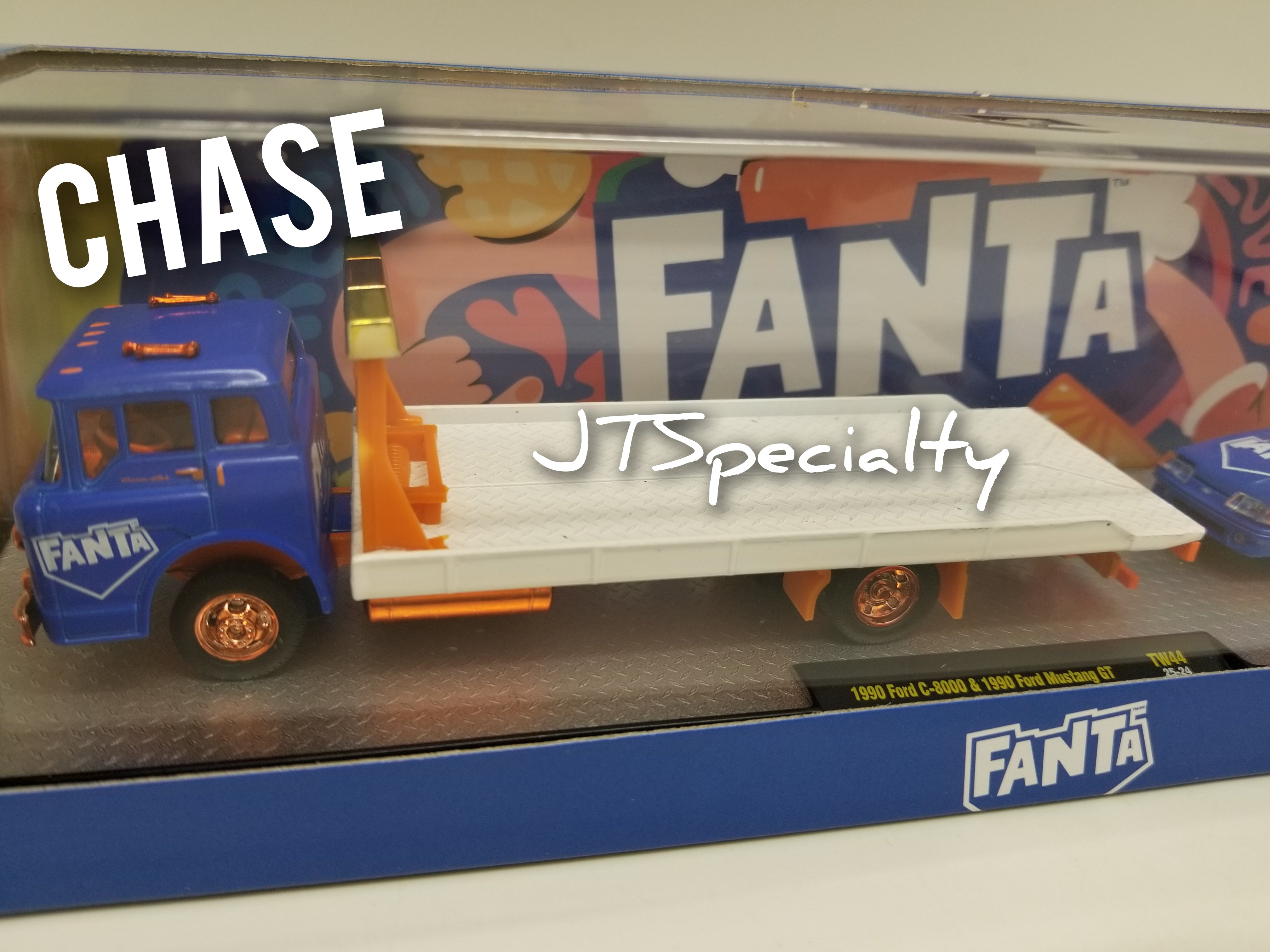 M2 CHASE 1990 Ford C-8000 & 1990 Ford Mustang GT - Fanta Auto