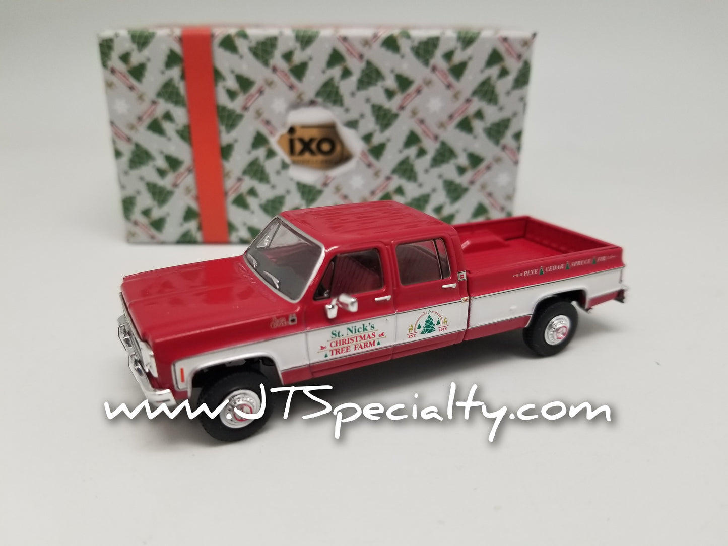 iXO 1976 GMC Sierra Grande 2500 - Christmas Exclusive