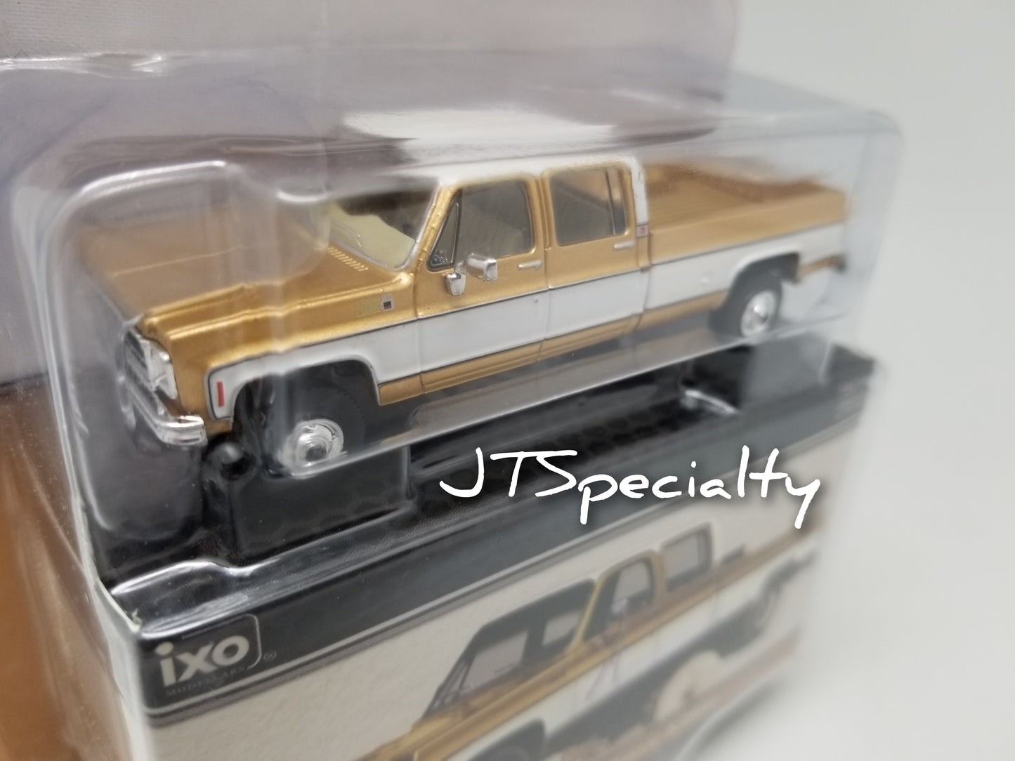 iXO 1975 GMC Sierra Classic K2500 - Yuba Gold