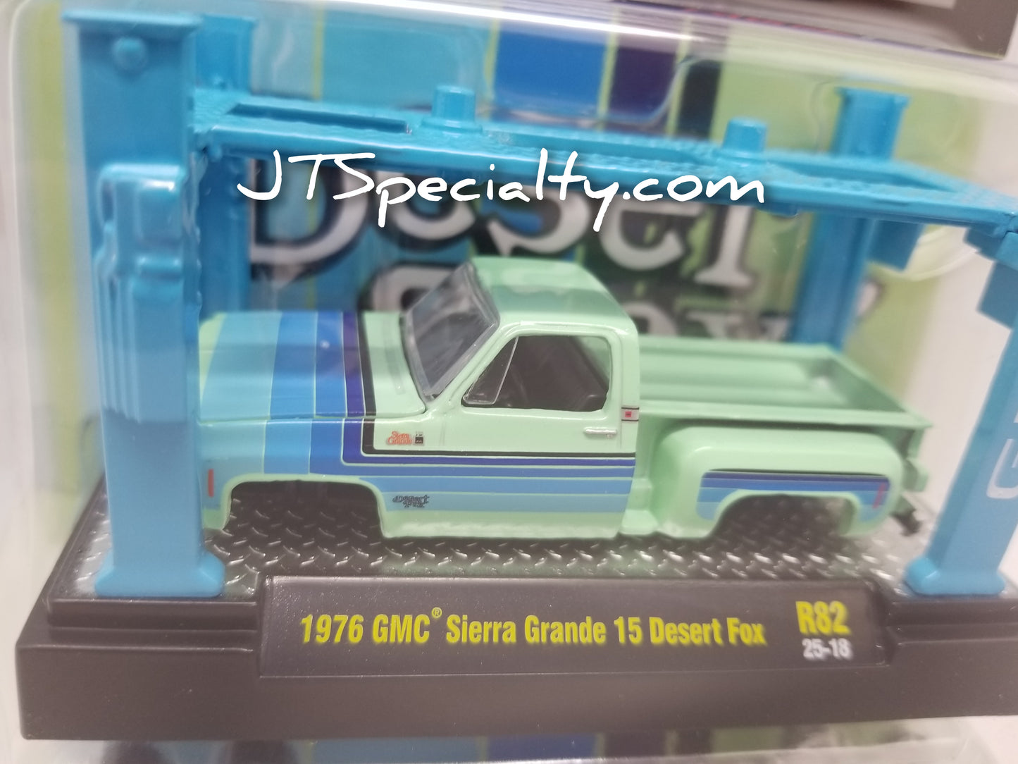 M2 1976 GMC Sierra Grande 15 Desert Fox - Model Kit