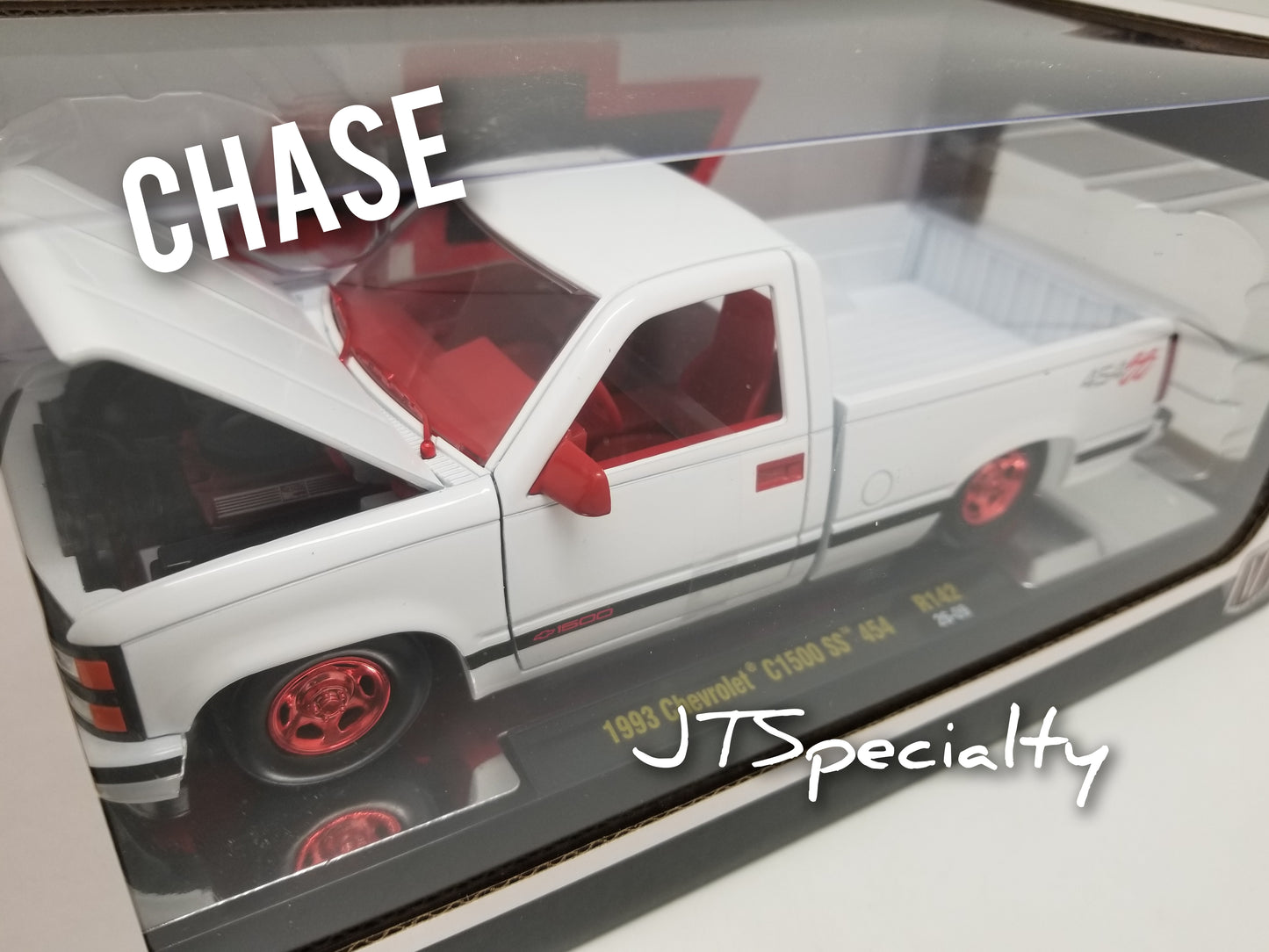 M2 CHASE 1:24 Scale - 1993 Chevrolet C1500 SS 454 - WHITE
