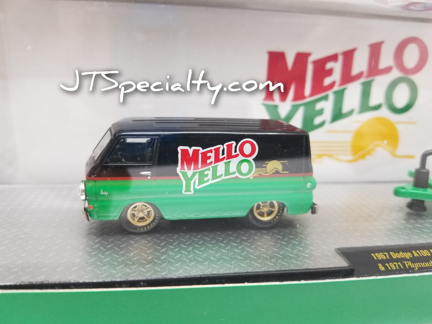 M2 1967 Dodge A100 Panel Van & 1971 Plymouth HEMI Cuda - Mello Yello Auto Hauler