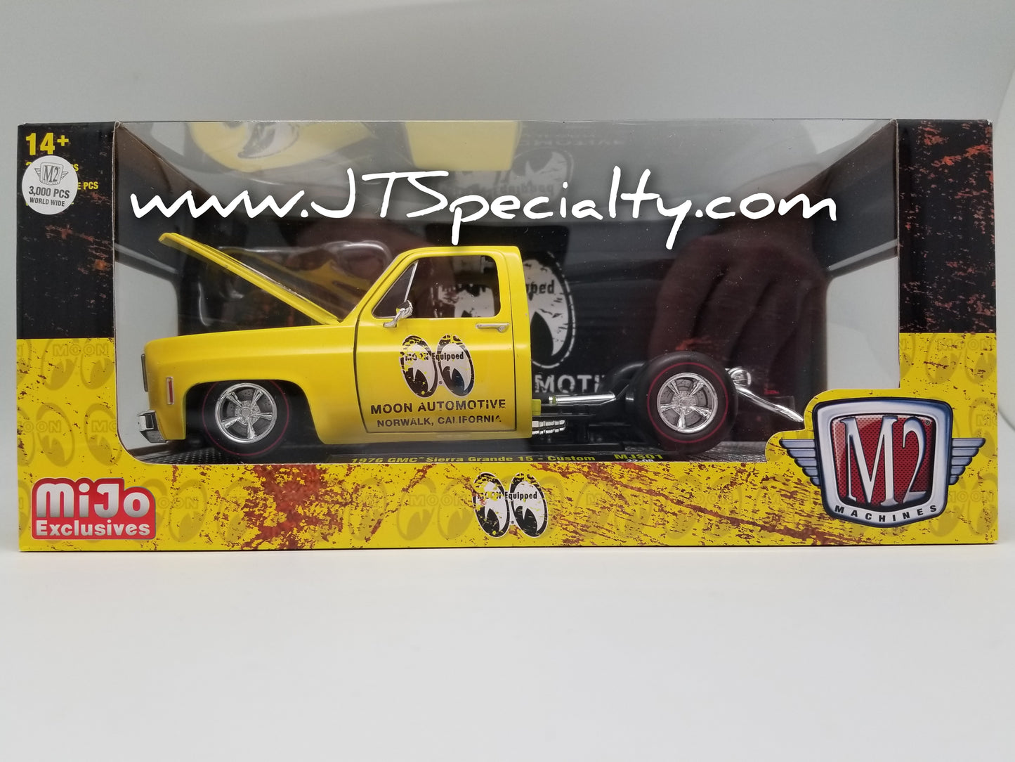 M2 1:24 Scale - 1976 GMC Sierra Grande 15 - Mooneyes