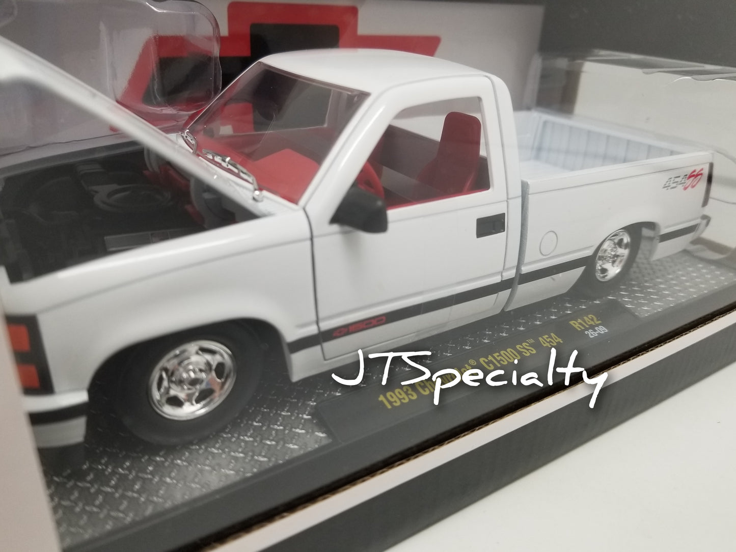 M2 1:24 Scale - 1993 Chevrolet C1500 SS 454 - WHITE