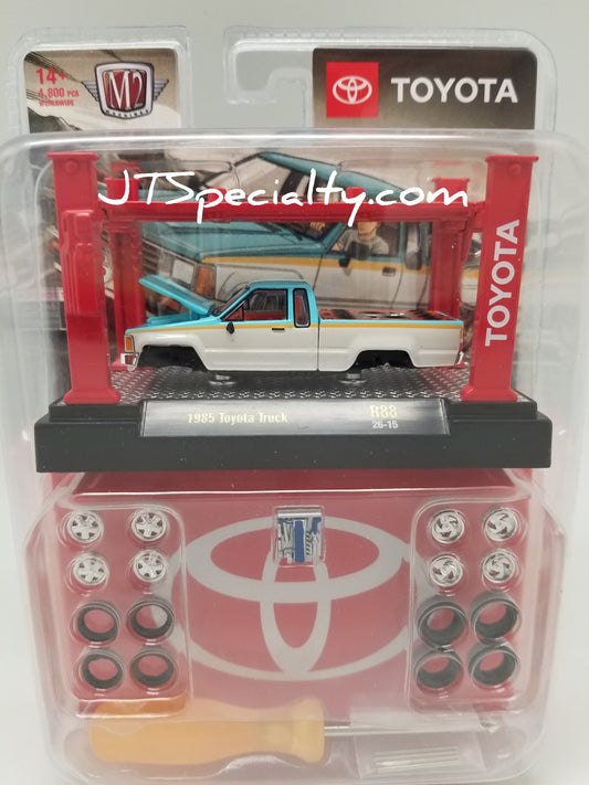 M2 1985 Toyota Truck - Model Kit