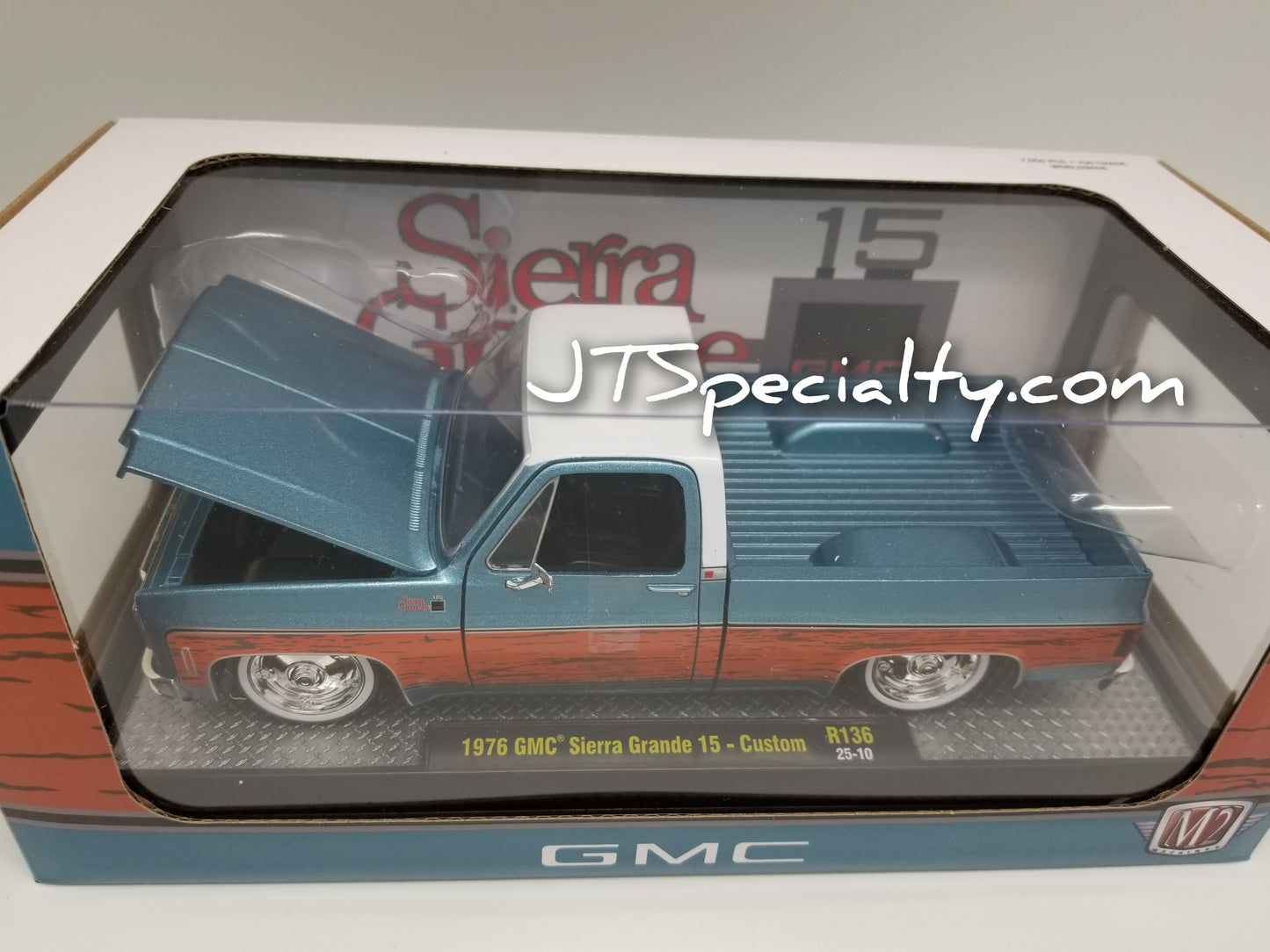 M2 1:24 Scale - 1976 GMC Sierra Grande 15 - Custom