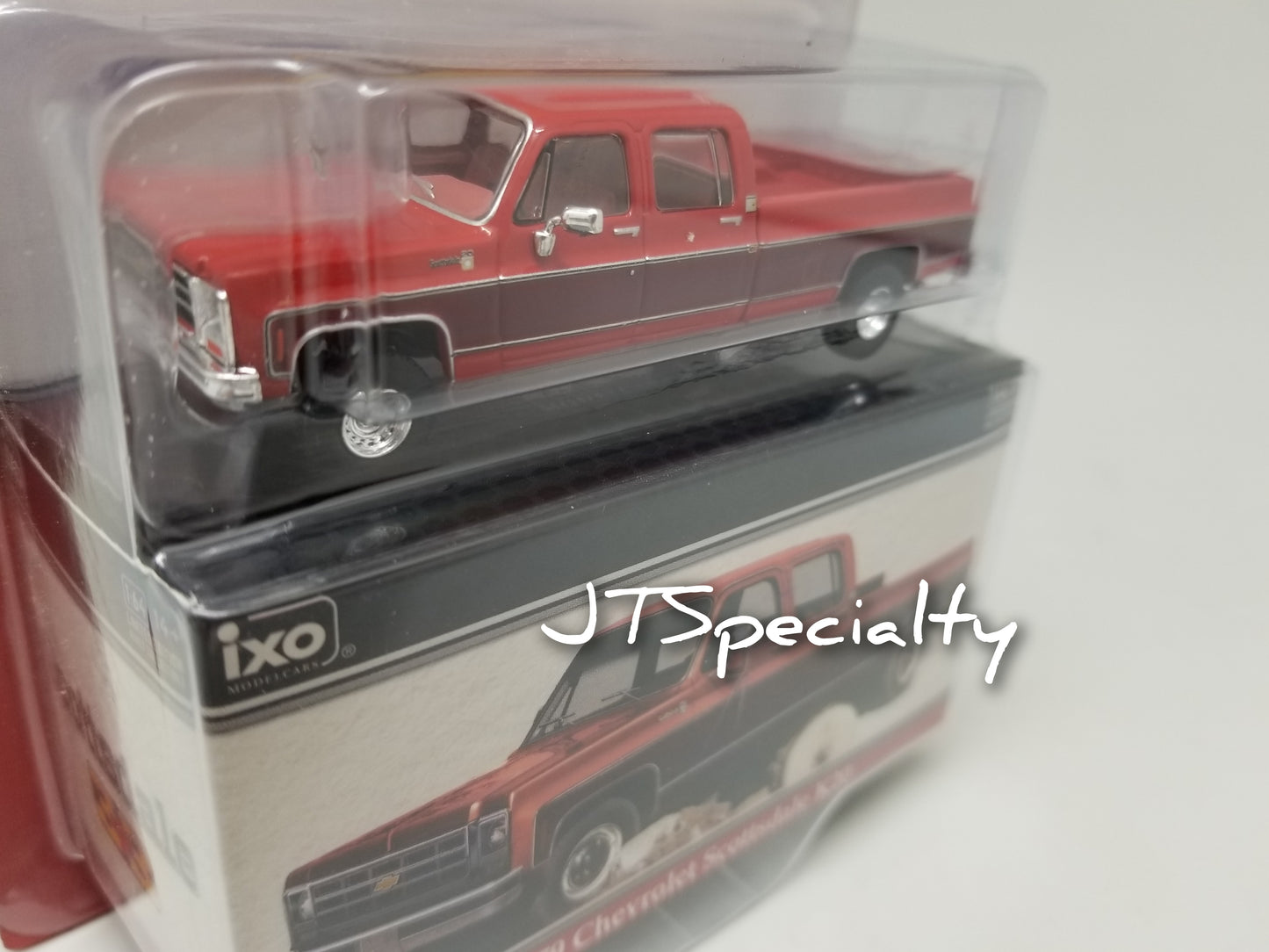 iXO 1979 Chevrolet Scottsdale K20 - Carmine Red & Dark Carmine Red
