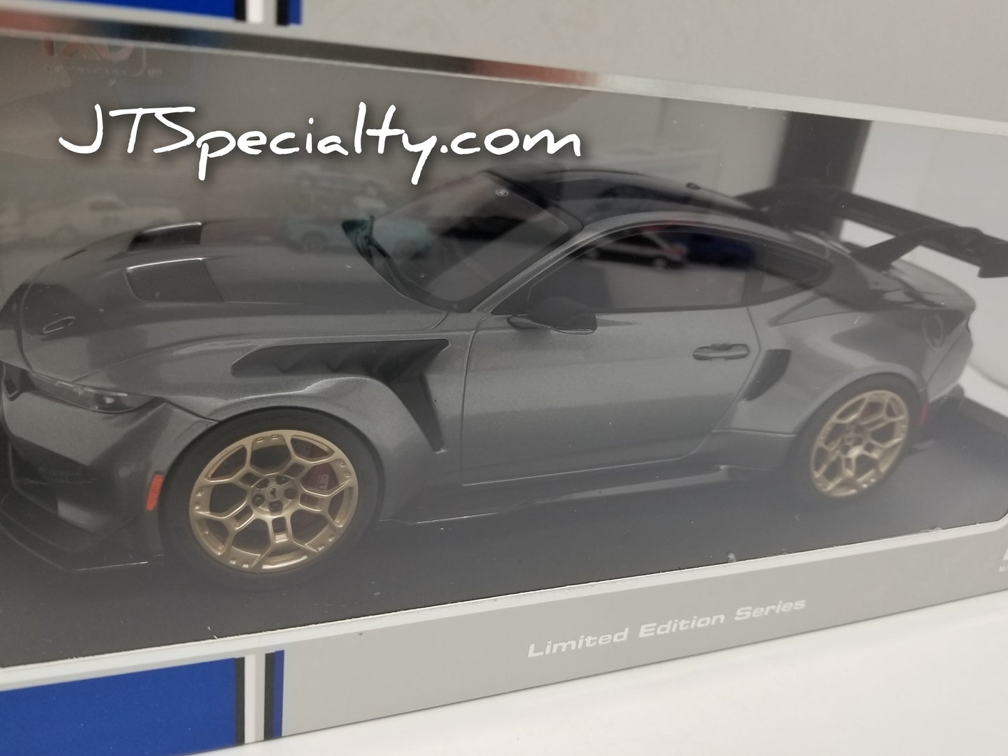 iXO 2025 Ford Mustang GTD 1:18 scale - Metallic Grey