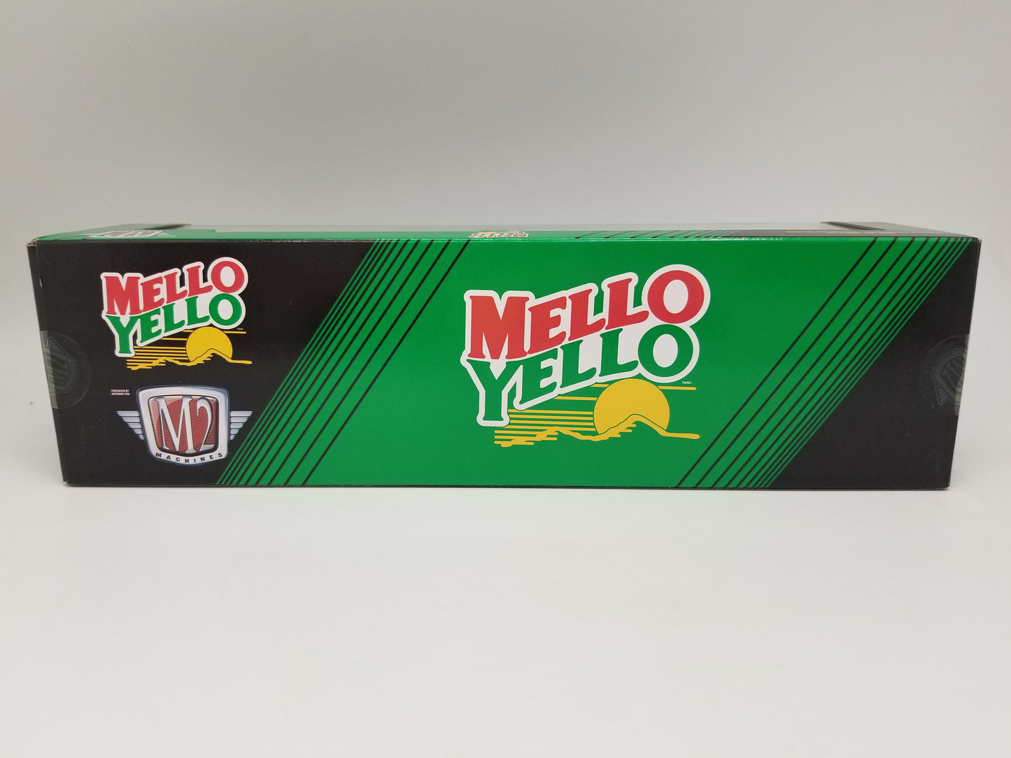 M2 1990 Ford C-8000 & 1987 Mustang GT - Mello Yello Auto Hauler