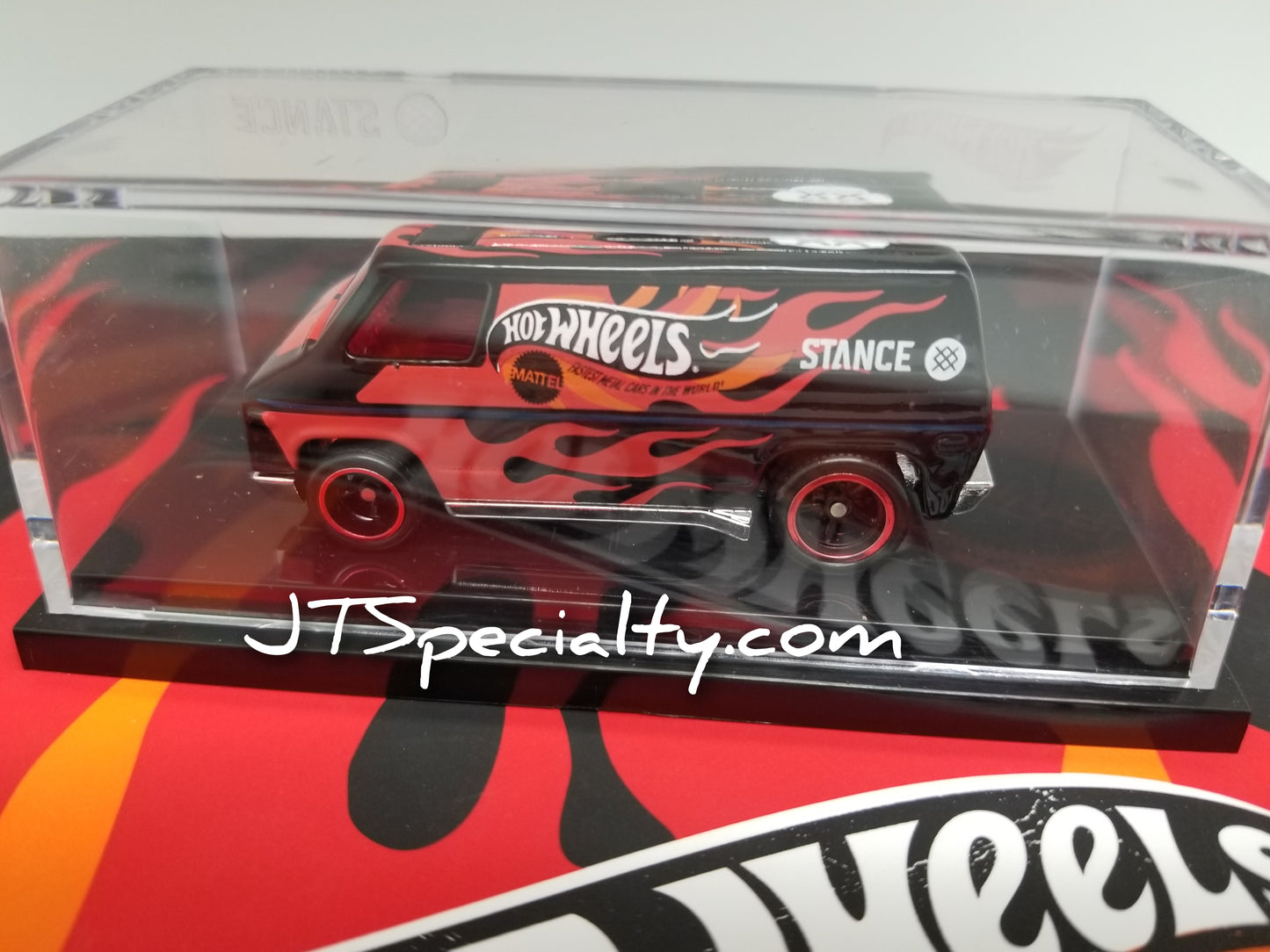 Hot Wheels STANCE Box Set - Van & 2 Pairs of Socks
