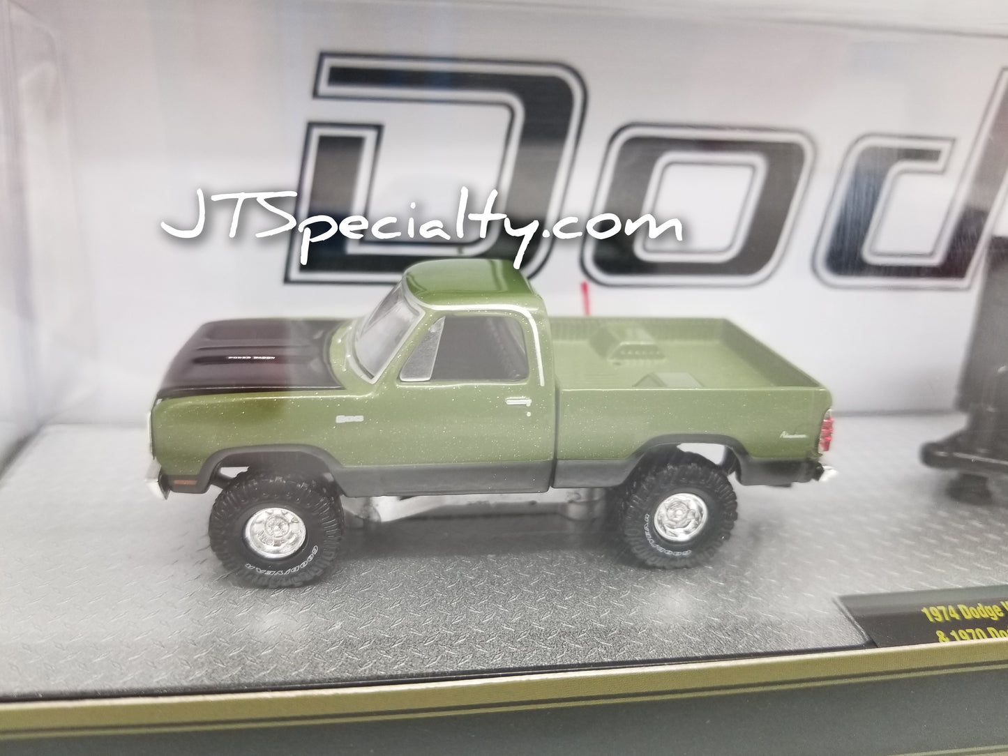 M2 1974 Dodge W200 Power Wagon & 1970 Challenger T/A - Auto Hauler