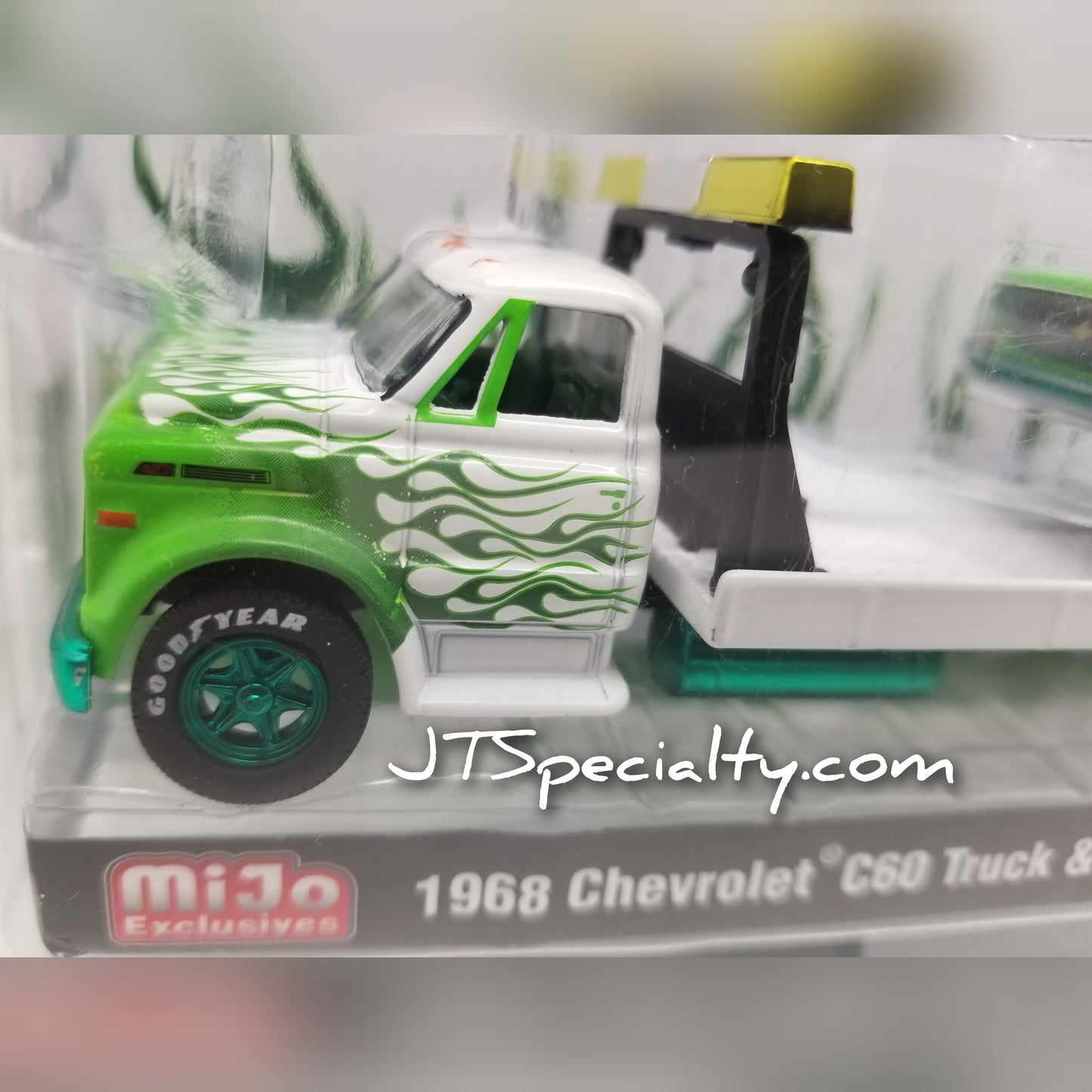 M2 CHASE 1968 Chevrolet C60 Truck & 1979 Silverado - Flamed