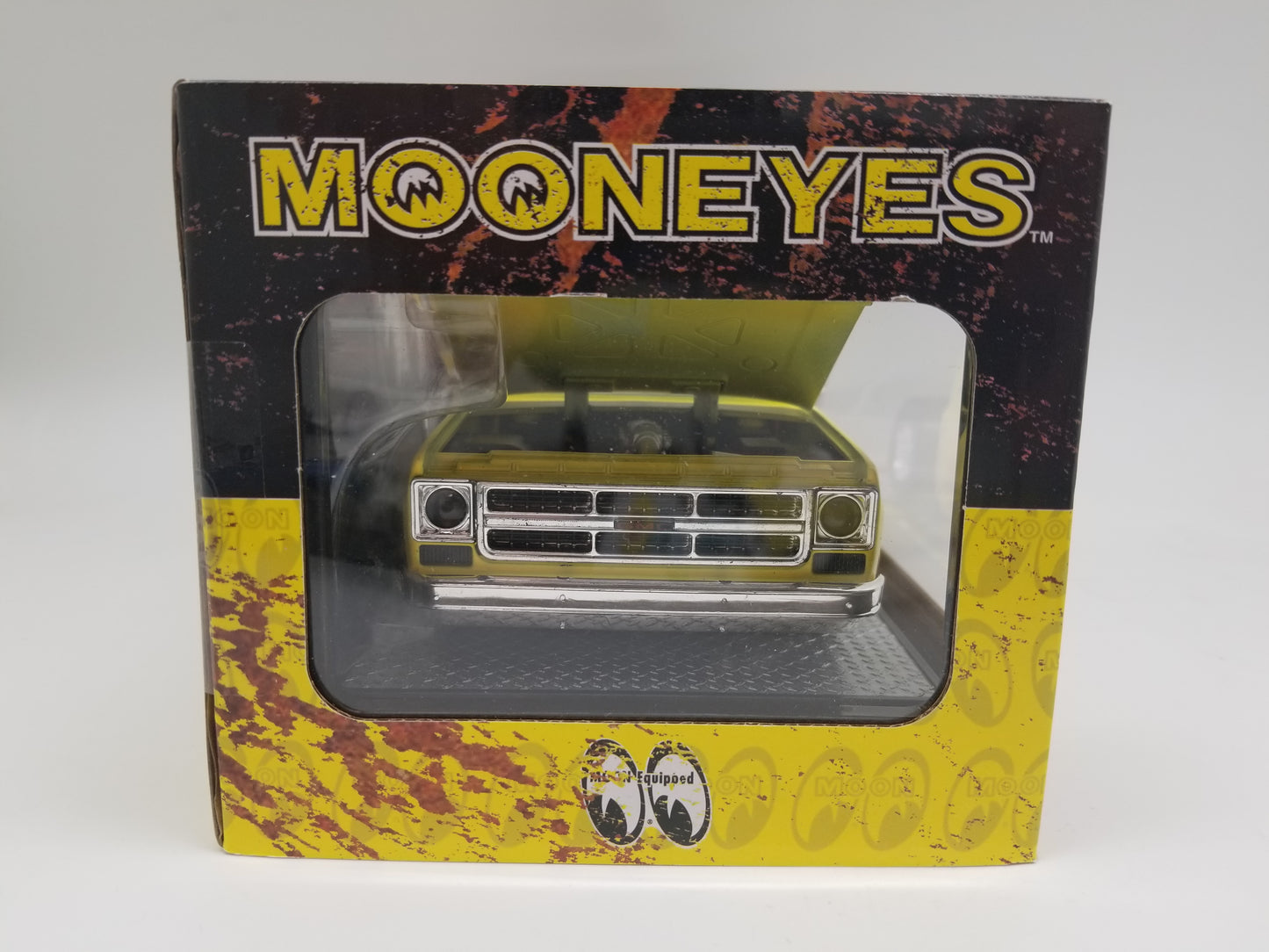 M2 1:24 Scale - 1976 GMC Sierra Grande 15 - Custom - Moon Automotive