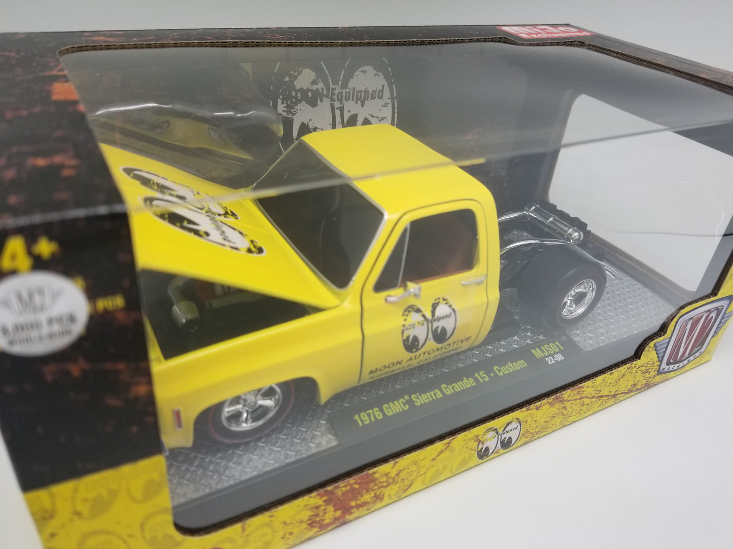 M2 1:24 Scale - 1976 GMC Sierra Grande 15 - Custom - Moon Automotive