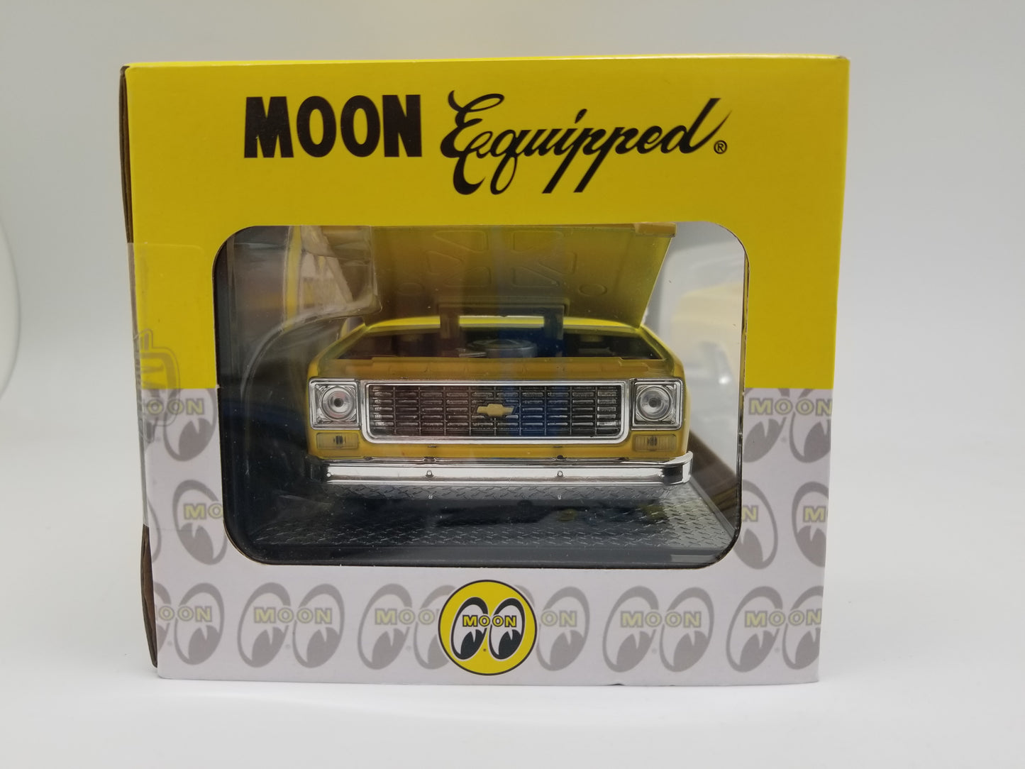 M2 1:24 Scale - 1973 Chevrolet Cheyenne 10 - Mooneyes C10