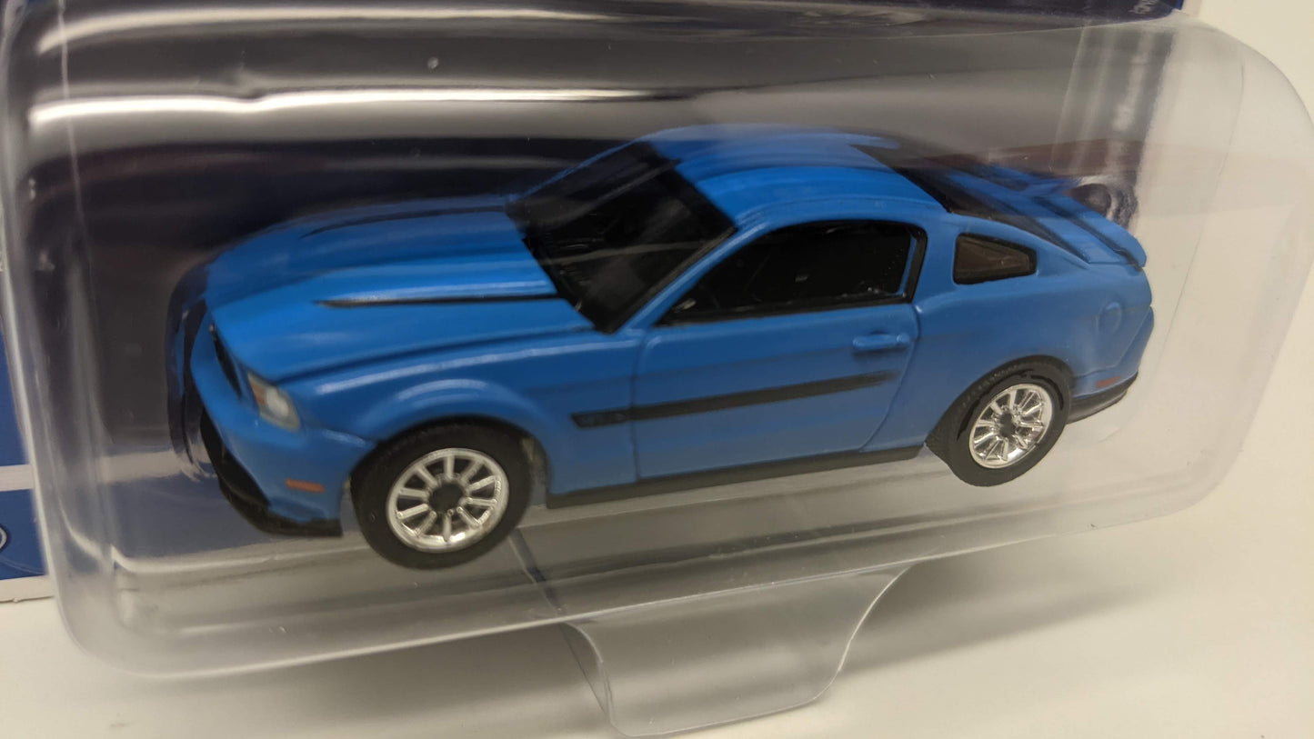 AW 2012 Ford Mustang GT/CS in Grabber Blue 1:64