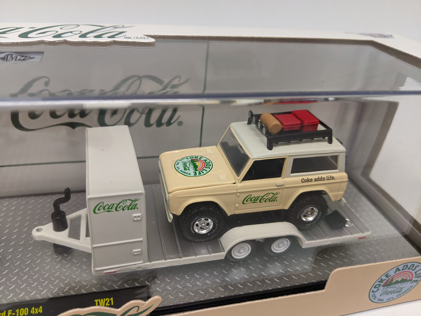 M2 1969 Ford F-100 4x4 & 1966 Ford Bronco - Coca-Cola