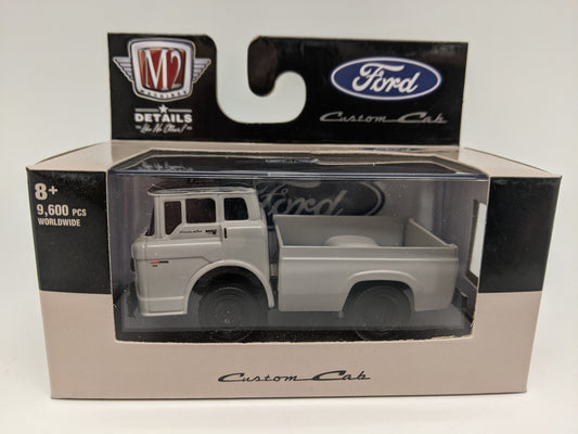 M2 1970 Ford C-600